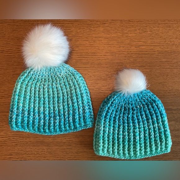 Mommy And Me Matching Snow Hats With White Pom Pom, Bulky Knit, Ribbed Pattern - Picture 1 of 5